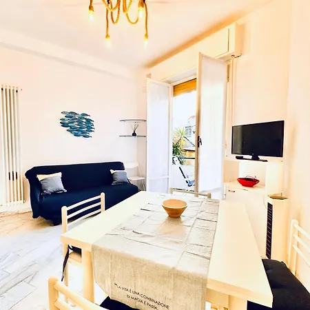 Appartement Hostdomus - Cozy Corner Near The Sea à Finale Ligure Extérieur photo
