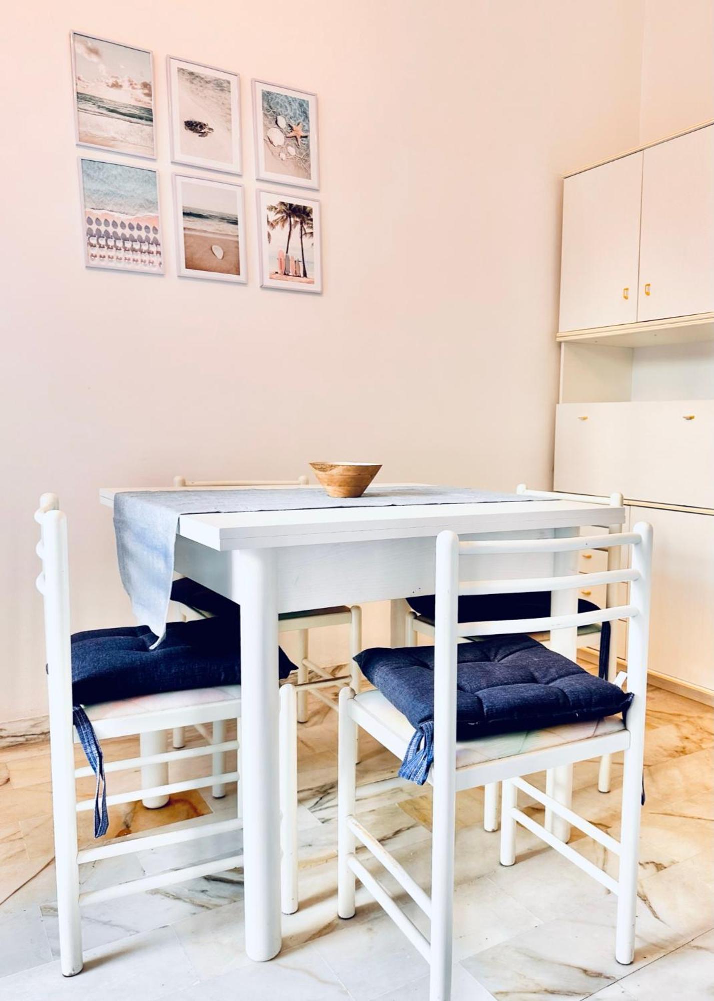 Hostdomus - Cozy Corner Near The Sea Apartment