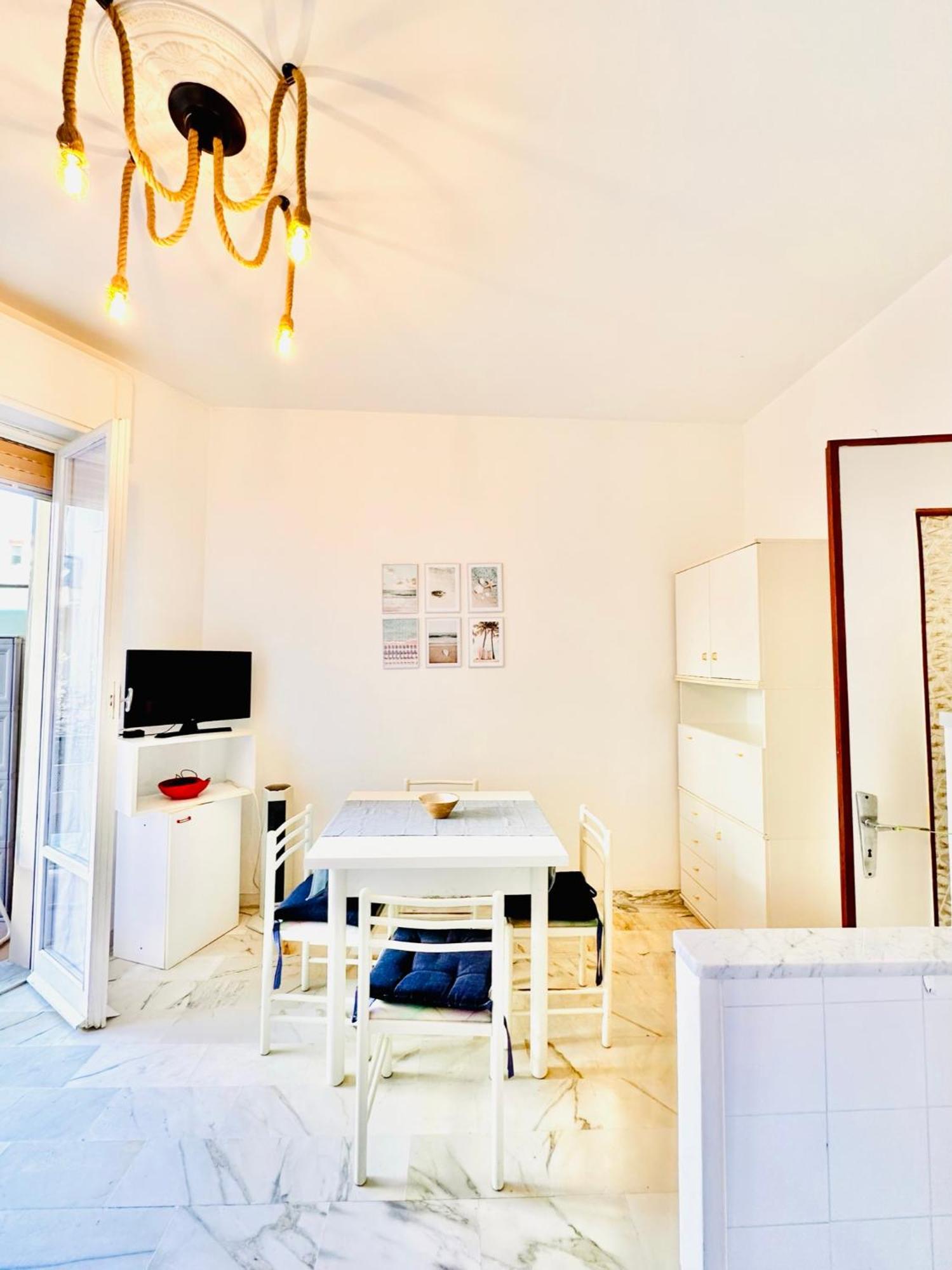 Apartment Hostdomus - Cozy Corner Near The Sea *