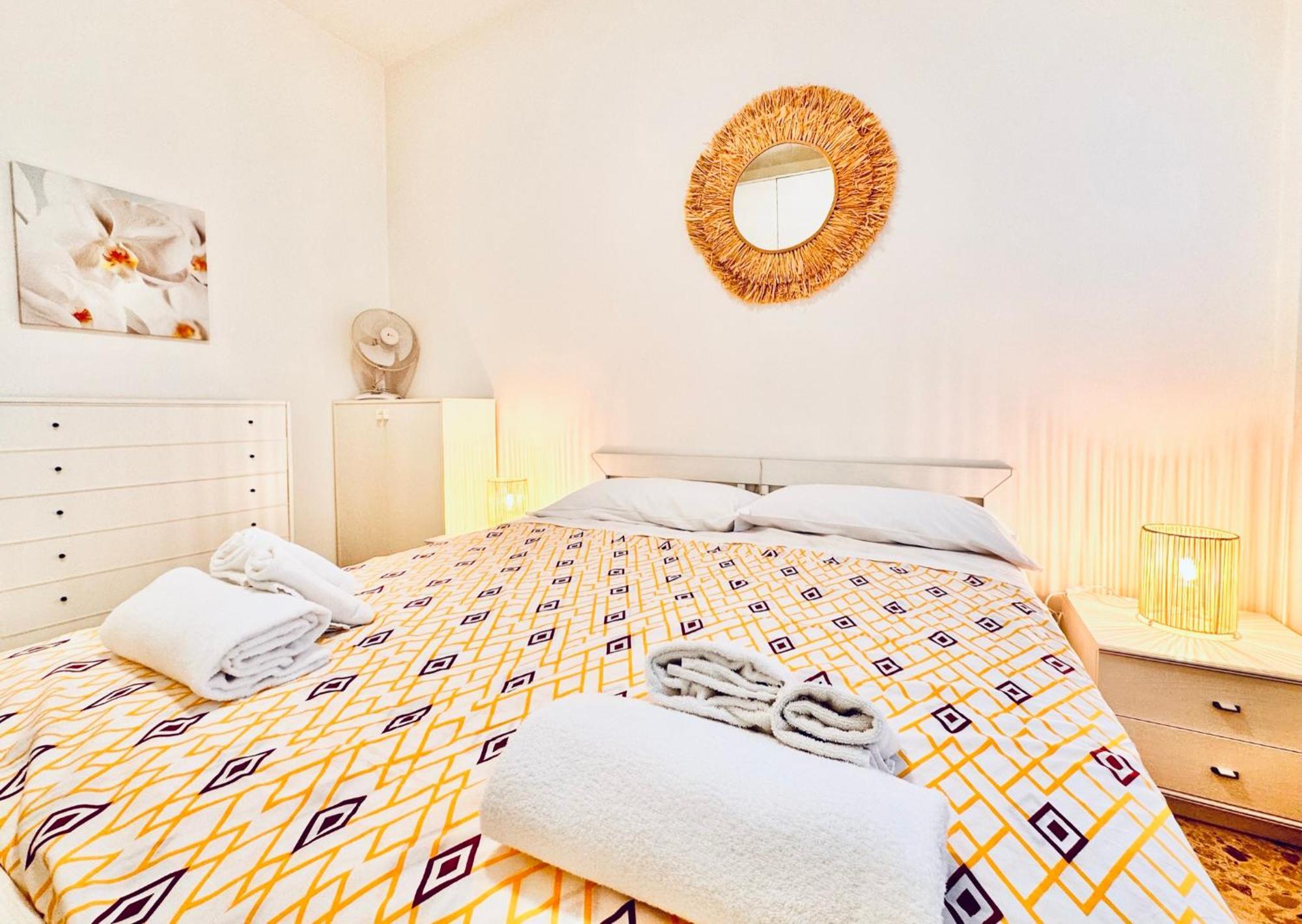 Hostdomus - Cozy Corner Near The Sea Apartment